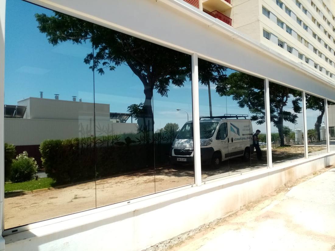 Lámina de control solar instalada en el Hospital Infanta Elena